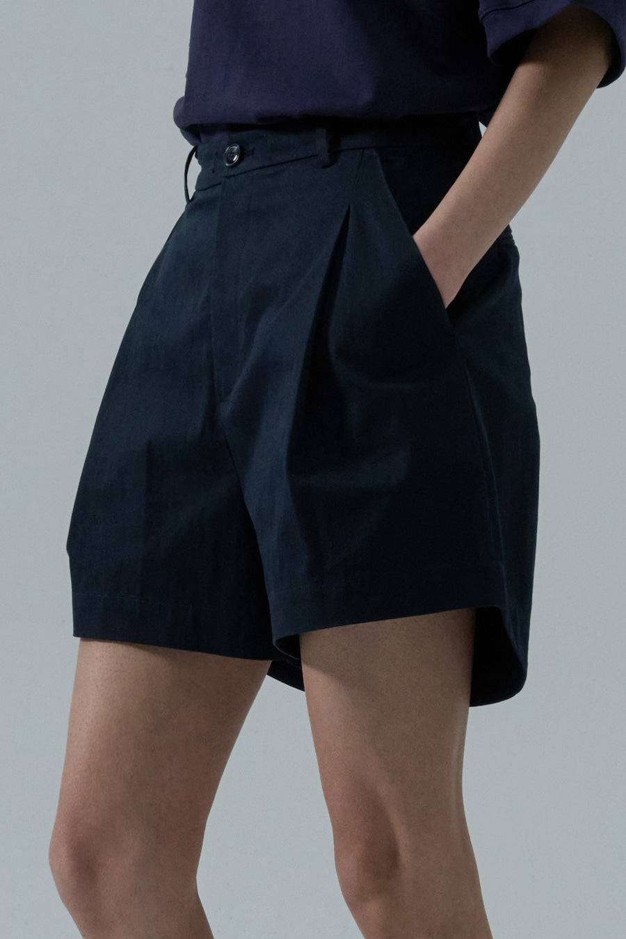 Trench Twill Bermuda Tailored Pants — Navy Blazer