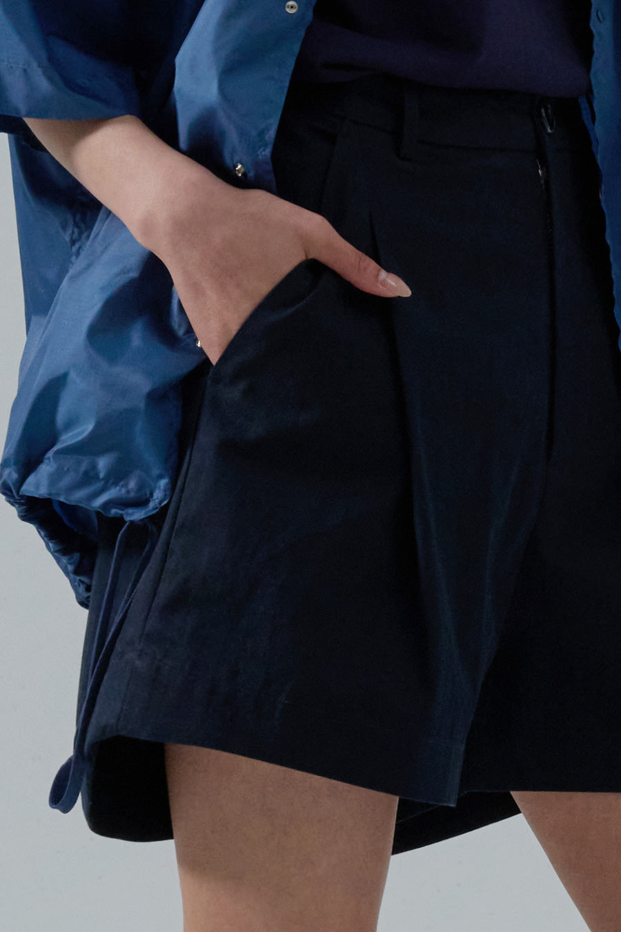 Trench Twill Bermuda Tailored Pants — Navy Blazer